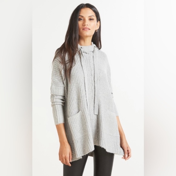 Trendy Sweater with Hood and pockets - Picture 2 of 7